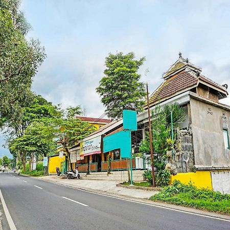 Oyo 92215 Ampiran Bromo Syariah Hotel Malang Kültér fotó