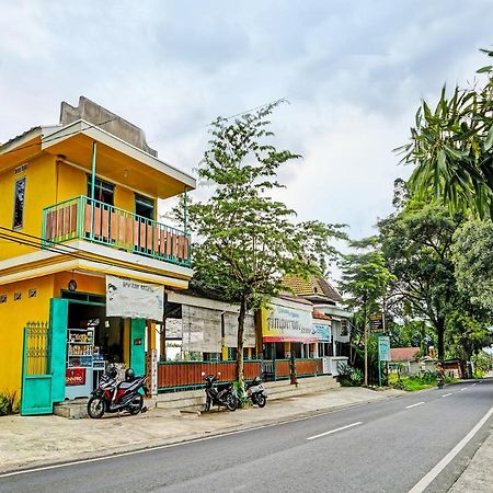 Oyo 92215 Ampiran Bromo Syariah Hotel Malang Kültér fotó