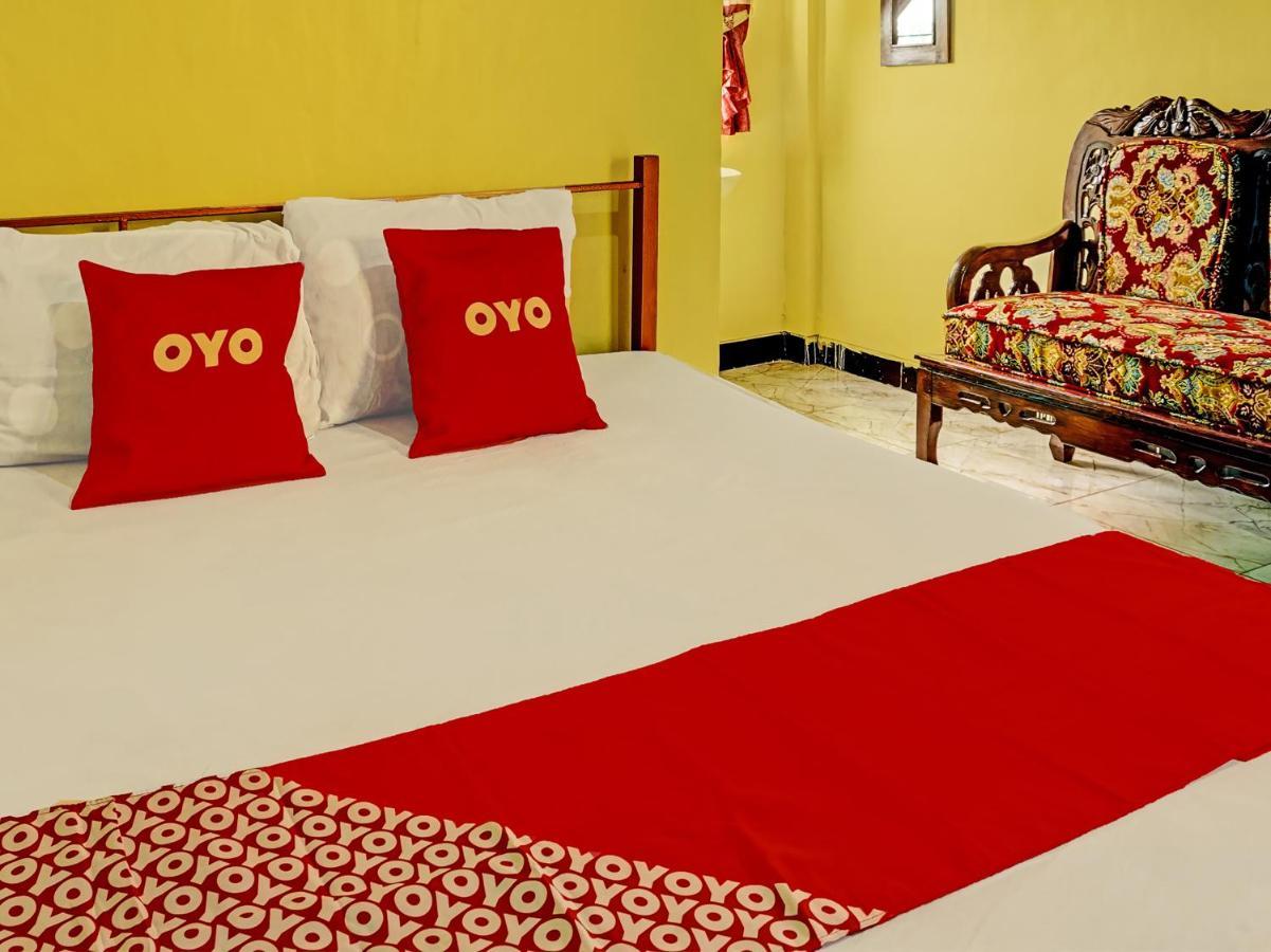 Oyo 92215 Ampiran Bromo Syariah Hotel Malang Kültér fotó